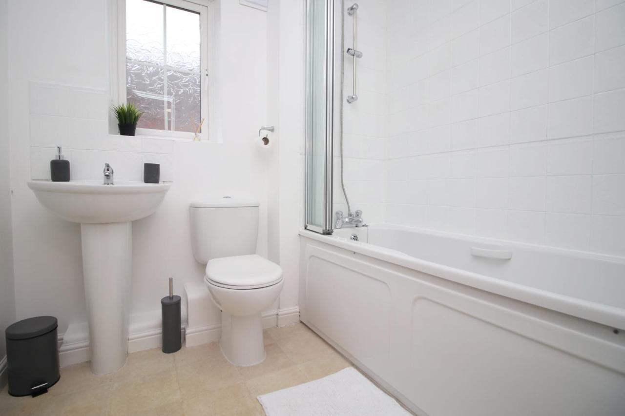 Delft - Spacious Home, High Speed Wi-Fi, Free Parking, Terrace Σουίντον Εξωτερικό φωτογραφία